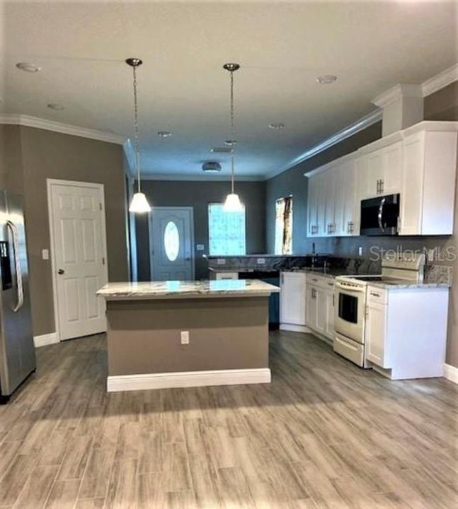 En Venta: $379,900 (4 camas, 3 baños, 2170 Pies cuadrados)