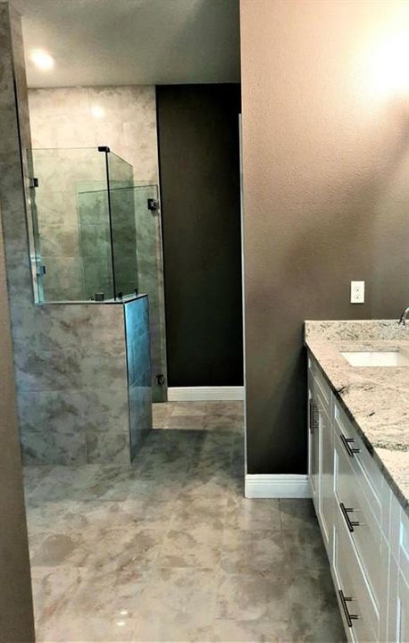 En Venta: $379,900 (4 camas, 3 baños, 2170 Pies cuadrados)