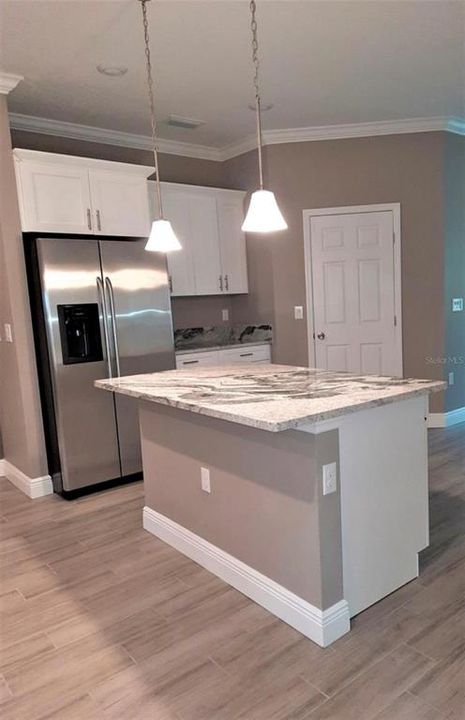 En Venta: $379,900 (4 camas, 3 baños, 2170 Pies cuadrados)