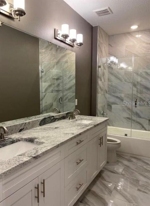 En Venta: $379,900 (4 camas, 3 baños, 2170 Pies cuadrados)