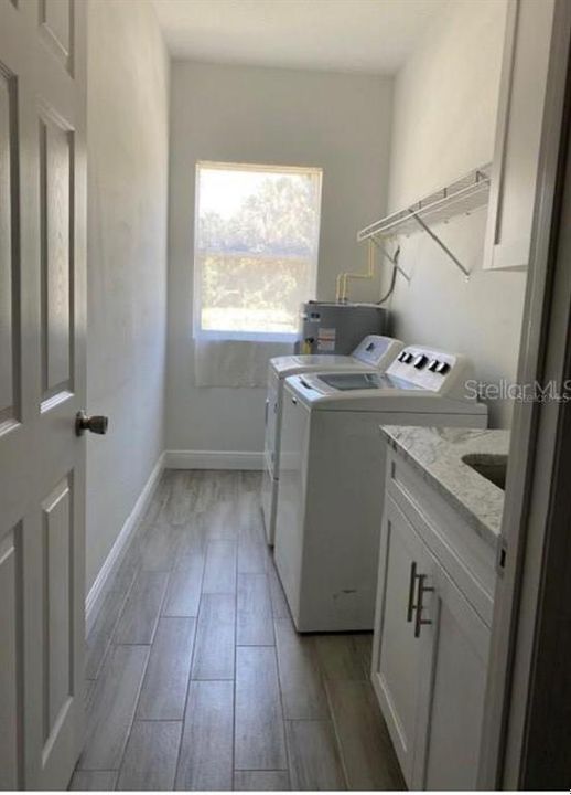 En Venta: $379,900 (4 camas, 3 baños, 2170 Pies cuadrados)