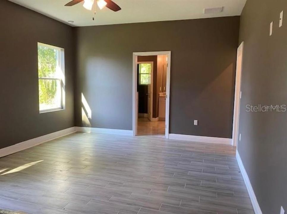 En Venta: $379,900 (4 camas, 3 baños, 2170 Pies cuadrados)