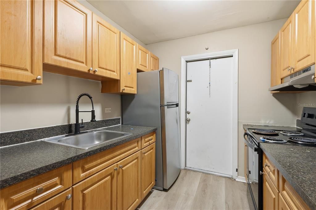 На продажу: $309,900 (3 спален, 1 ванн, 850 Квадратных фут)