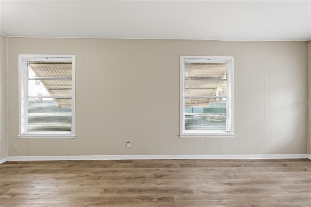 На продажу: $309,900 (3 спален, 1 ванн, 850 Квадратных фут)