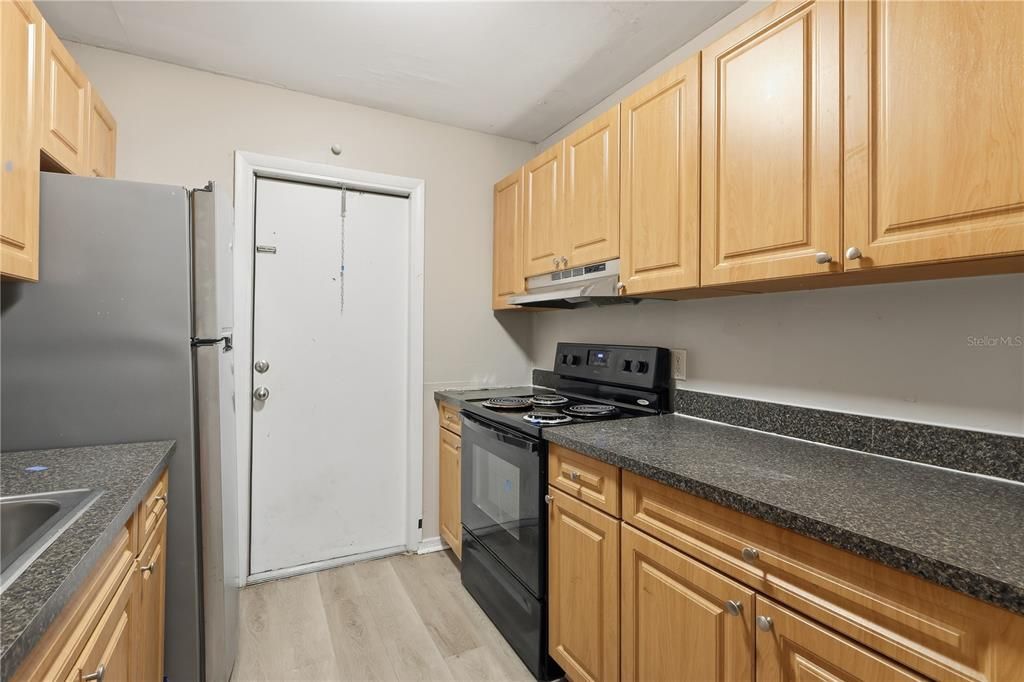 На продажу: $309,900 (3 спален, 1 ванн, 850 Квадратных фут)