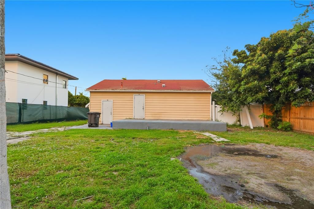 На продажу: $309,900 (3 спален, 1 ванн, 850 Квадратных фут)