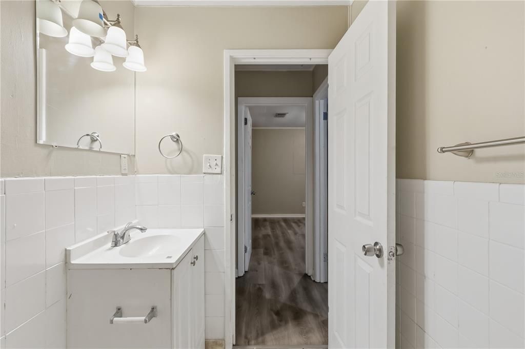 На продажу: $309,900 (3 спален, 1 ванн, 850 Квадратных фут)