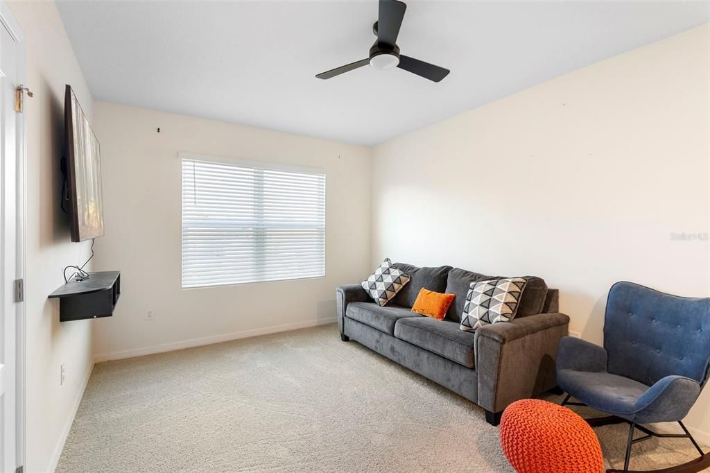 En Venta: $418,000 (5 camas, 3 baños, 2601 Pies cuadrados)