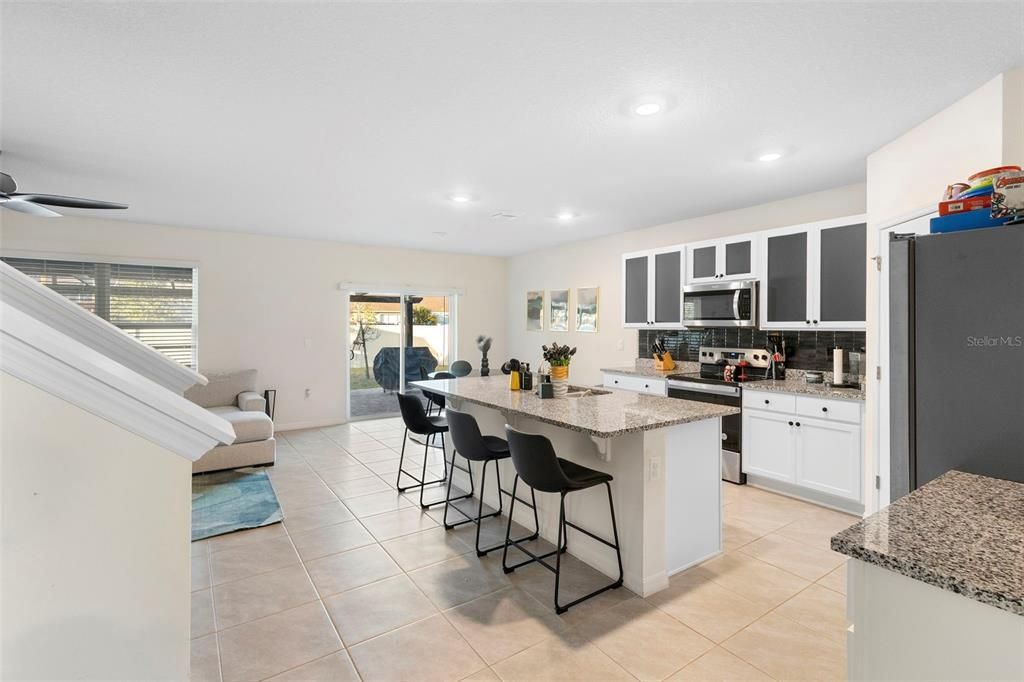 En Venta: $418,000 (5 camas, 3 baños, 2601 Pies cuadrados)