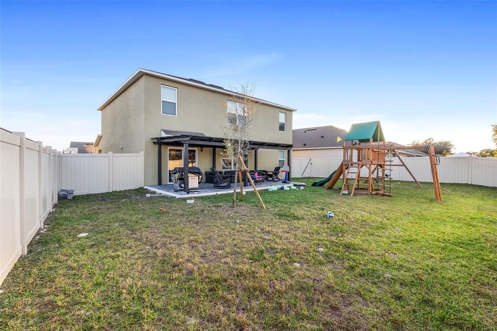 En Venta: $418,000 (5 camas, 3 baños, 2601 Pies cuadrados)