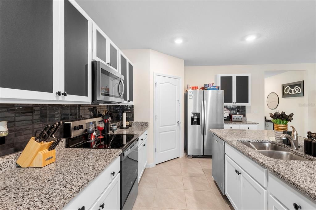 En Venta: $418,000 (5 camas, 3 baños, 2601 Pies cuadrados)