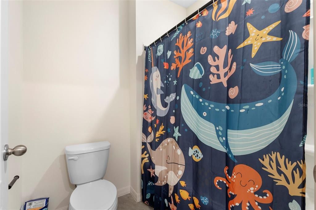 En Venta: $418,000 (5 camas, 3 baños, 2601 Pies cuadrados)