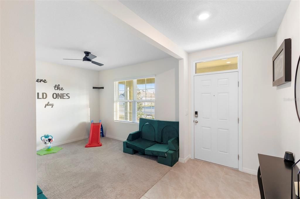 En Venta: $418,000 (5 camas, 3 baños, 2601 Pies cuadrados)