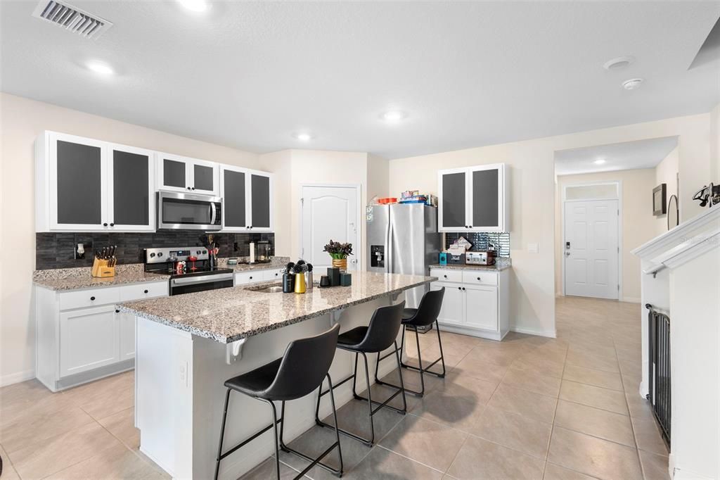 En Venta: $418,000 (5 camas, 3 baños, 2601 Pies cuadrados)