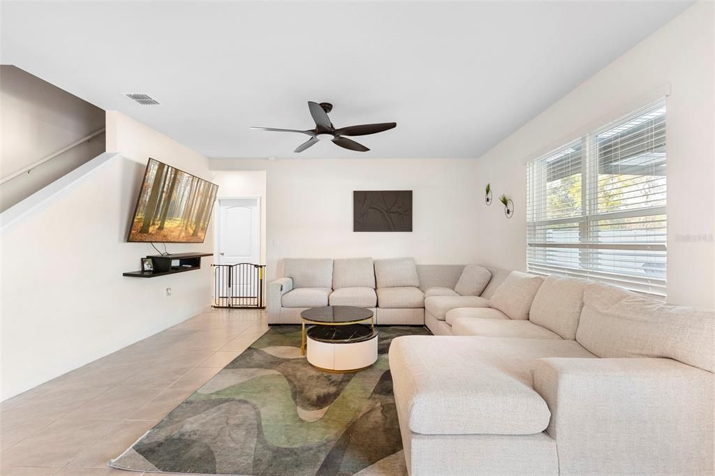 En Venta: $418,000 (5 camas, 3 baños, 2601 Pies cuadrados)