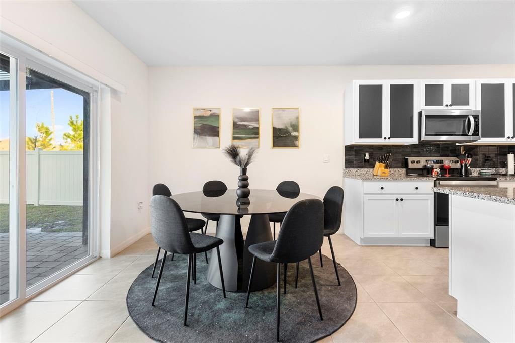 En Venta: $418,000 (5 camas, 3 baños, 2601 Pies cuadrados)