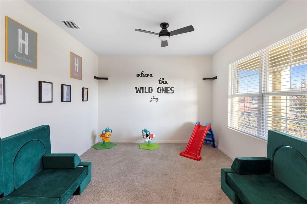 En Venta: $418,000 (5 camas, 3 baños, 2601 Pies cuadrados)