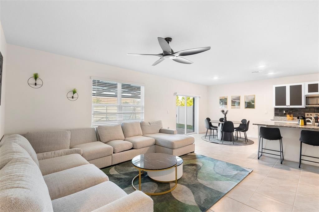 En Venta: $418,000 (5 camas, 3 baños, 2601 Pies cuadrados)