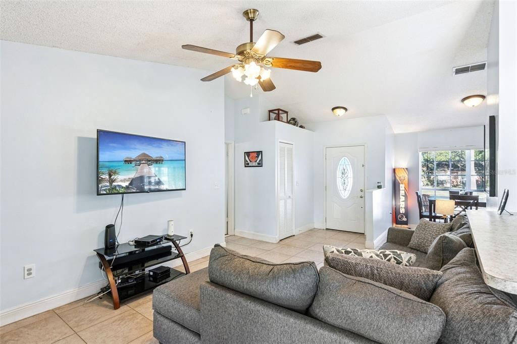 На продажу: $315,000 (3 спален, 2 ванн, 1311 Квадратных фут)