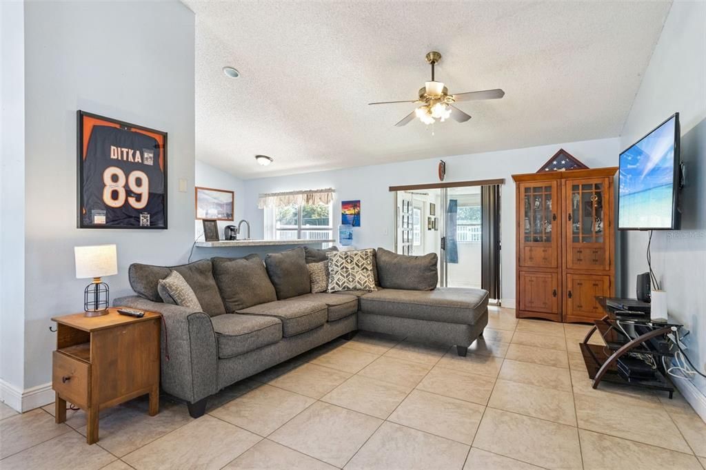 На продажу: $315,000 (3 спален, 2 ванн, 1311 Квадратных фут)