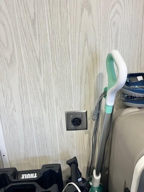 For Sale: $180,000 (1 beds, 1 baths, 396 Square Feet)