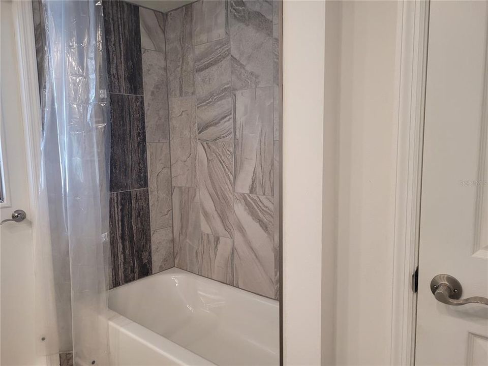 For Rent: $2,300 (3 beds, 2 baths, 1705 Square Feet)