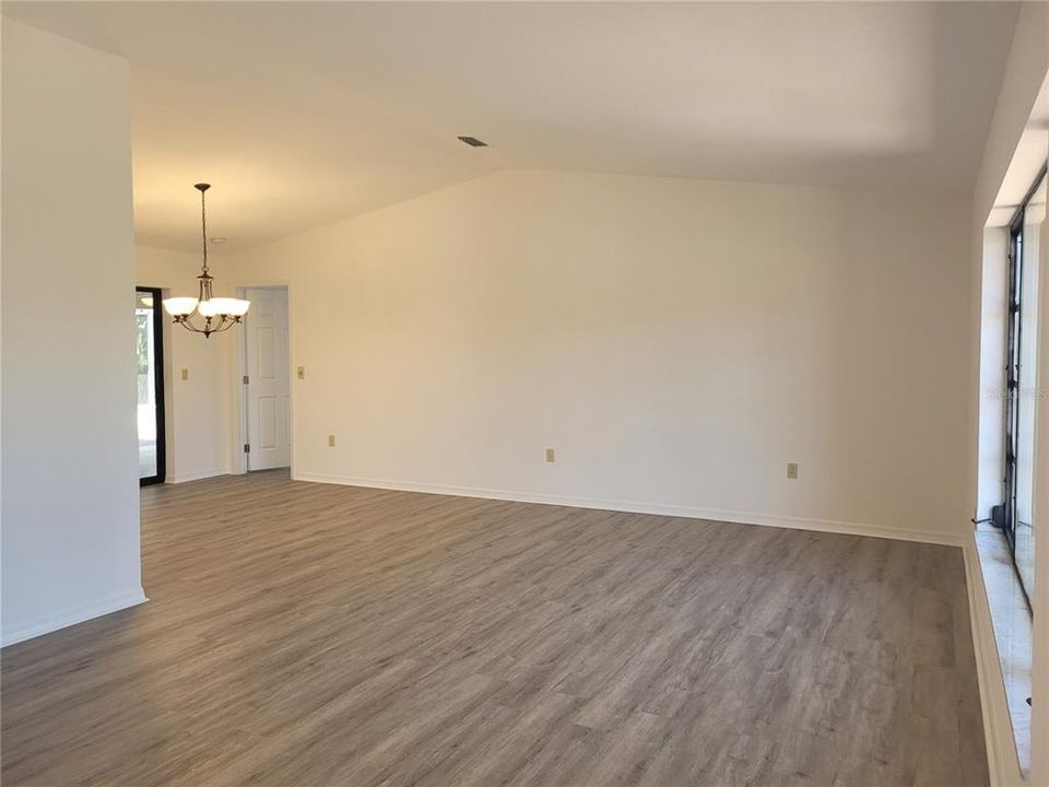 For Rent: $2,300 (3 beds, 2 baths, 1705 Square Feet)