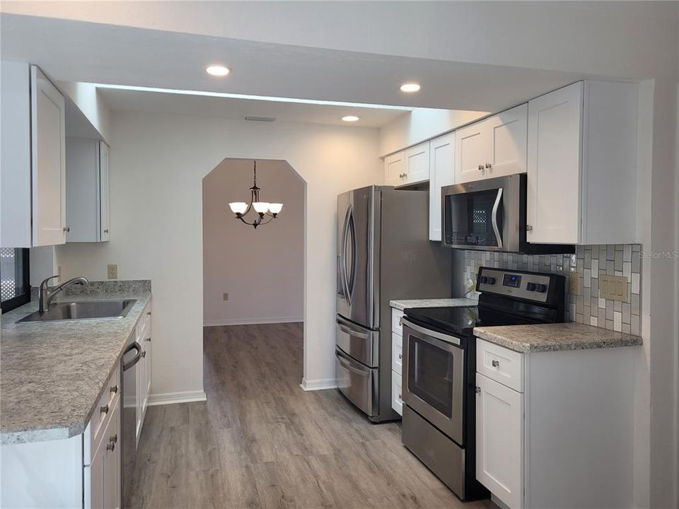 For Rent: $2,300 (3 beds, 2 baths, 1705 Square Feet)