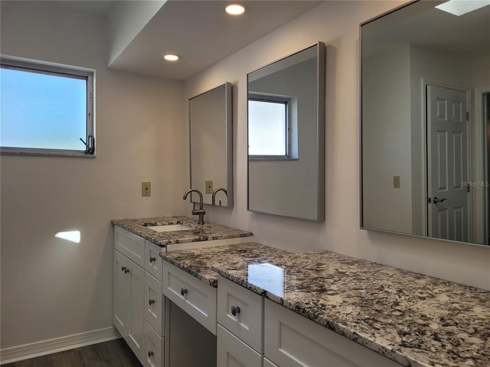 For Rent: $2,300 (3 beds, 2 baths, 1705 Square Feet)