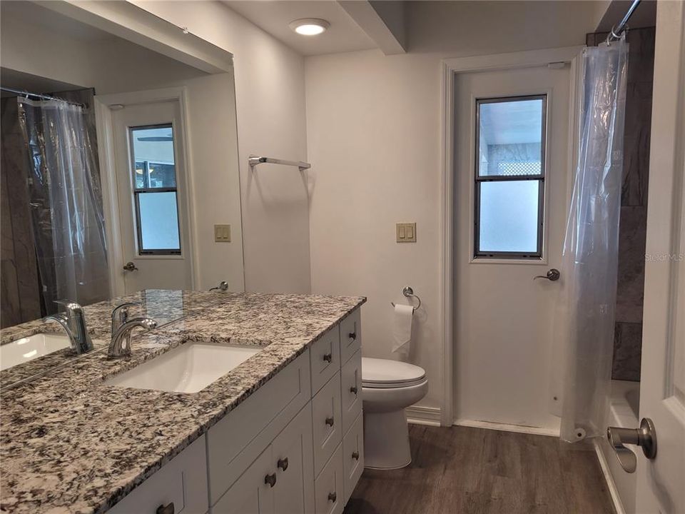 For Rent: $2,300 (3 beds, 2 baths, 1705 Square Feet)