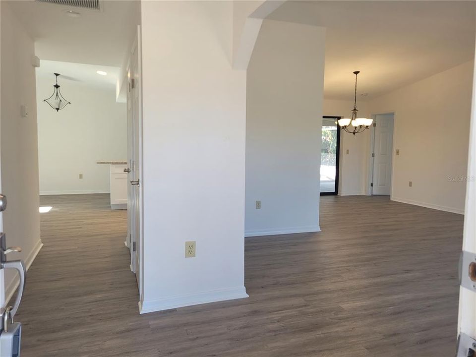 For Rent: $2,300 (3 beds, 2 baths, 1705 Square Feet)