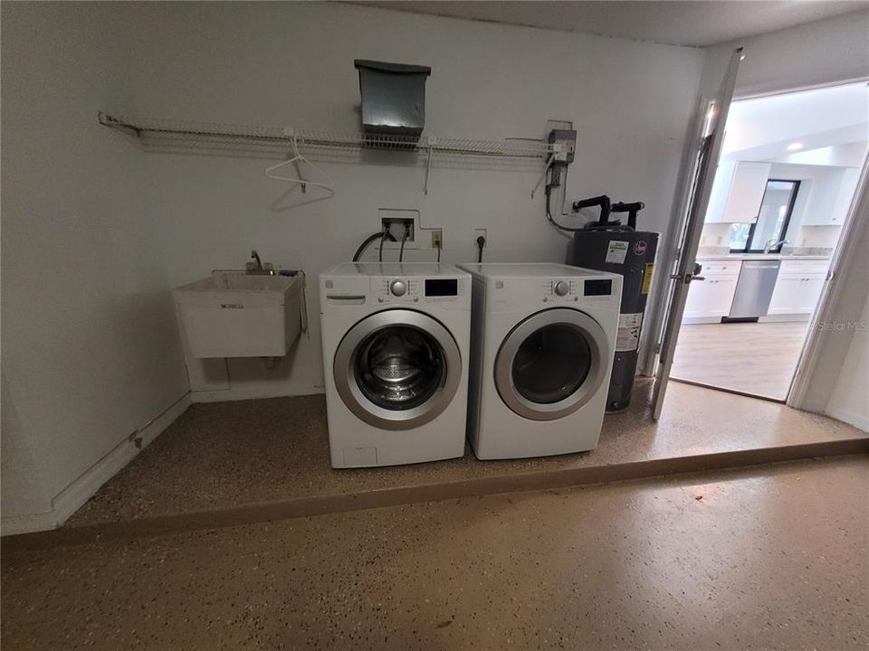 For Rent: $2,300 (3 beds, 2 baths, 1705 Square Feet)