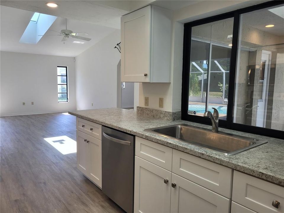 For Rent: $2,300 (3 beds, 2 baths, 1705 Square Feet)