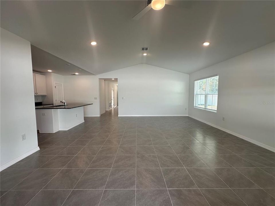 В аренду: $2,450 (4 спален, 3 ванн, 2094 Квадратных фут)