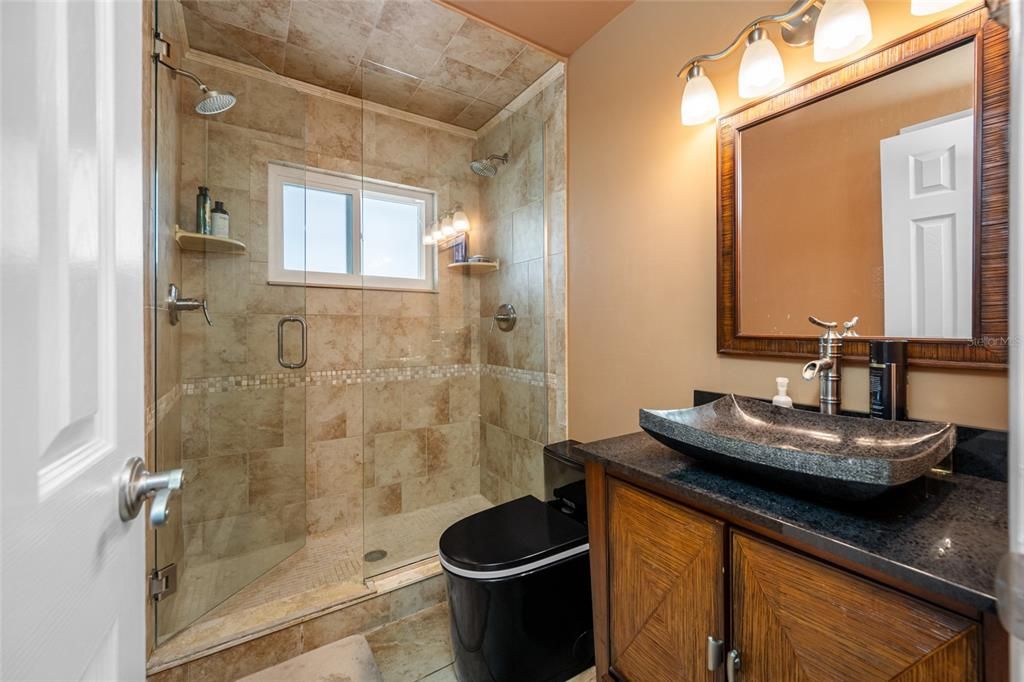 En Venta: $395,000 (2 camas, 1 baños, 1100 Pies cuadrados)