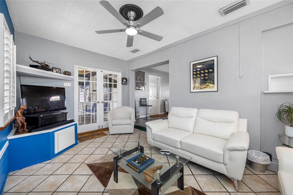 En Venta: $395,000 (2 camas, 1 baños, 1100 Pies cuadrados)