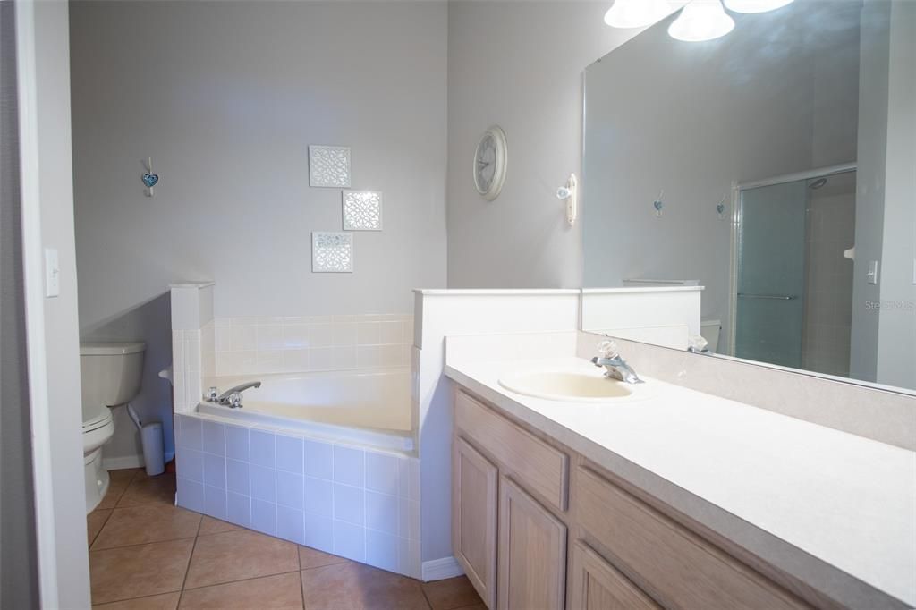 На продажу: $240,000 (3 спален, 2 ванн, 1375 Квадратных фут)