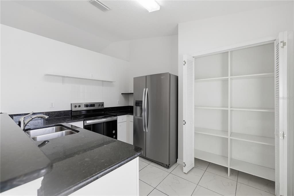 For Sale: $375,000 (3 beds, 2 baths, 1327 Square Feet)