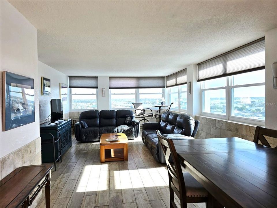 For Rent: $3,500 (2 beds, 2 baths, 1450 Square Feet)