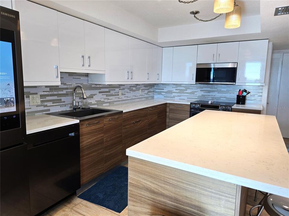 For Rent: $3,500 (2 beds, 2 baths, 1450 Square Feet)