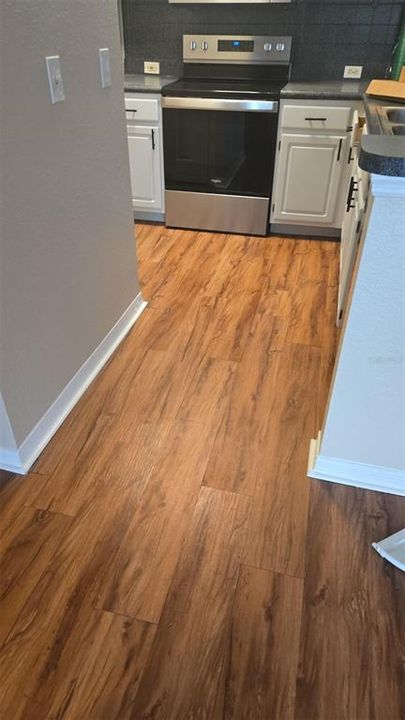 For Sale: $215,000 (2 beds, 2 baths, 1009 Square Feet)