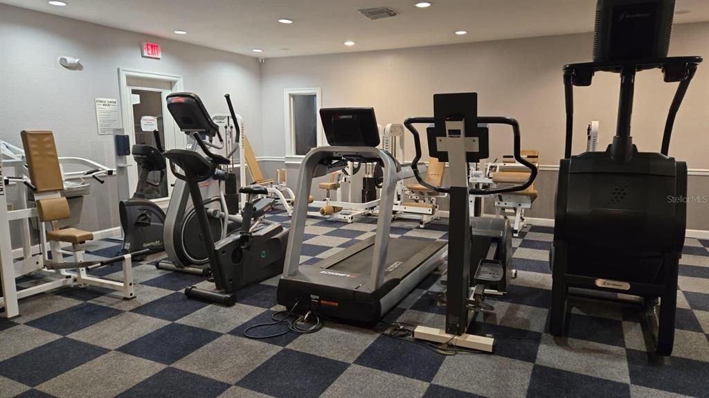 For Sale: $215,000 (2 beds, 2 baths, 1009 Square Feet)