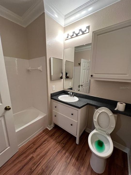 For Sale: $215,000 (2 beds, 2 baths, 1009 Square Feet)