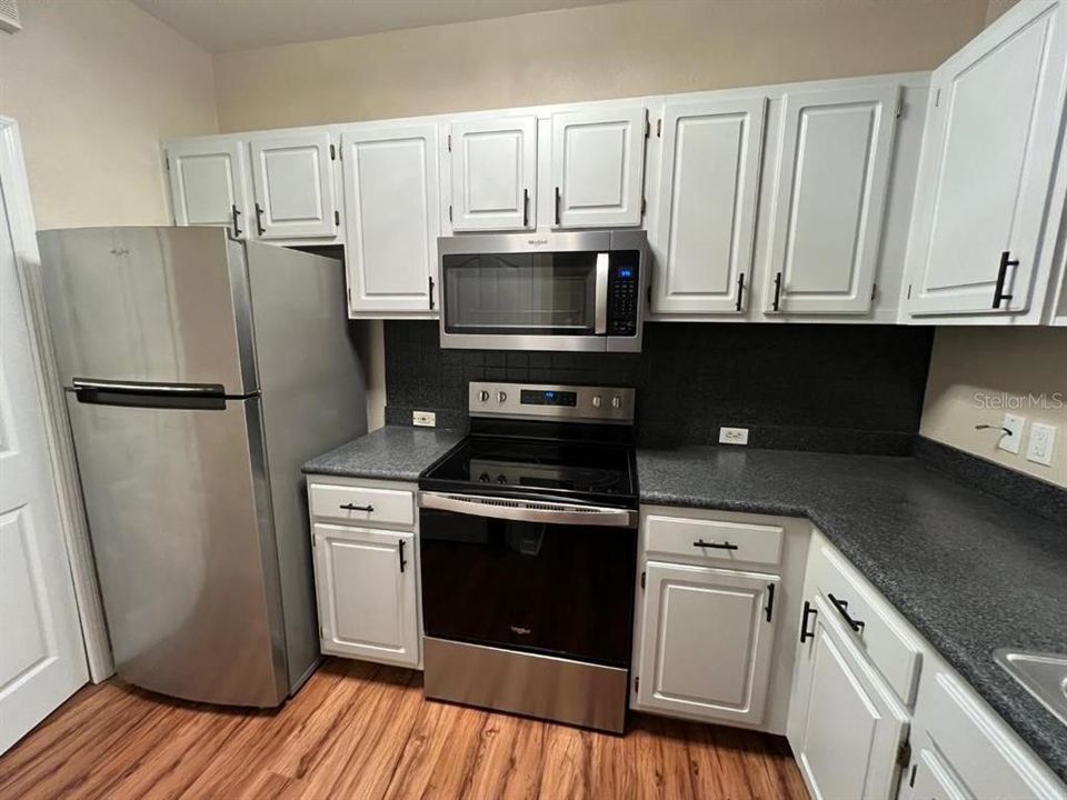 For Sale: $215,000 (2 beds, 2 baths, 1009 Square Feet)