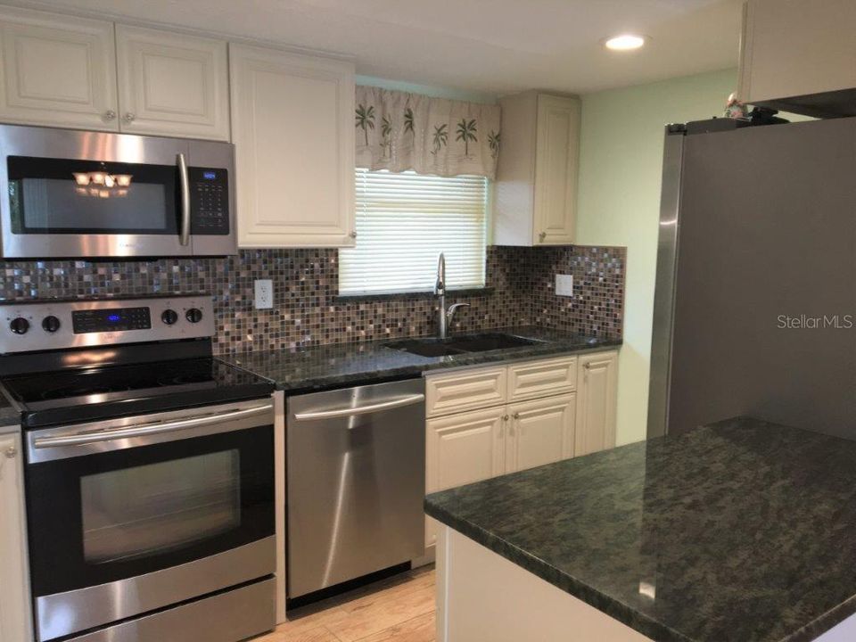 For Rent: $1,700 (2 beds, 2 baths, 1050 Square Feet)