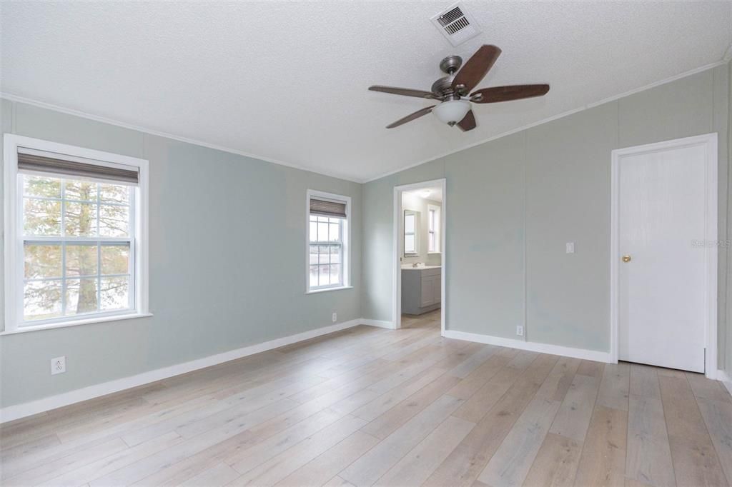 For Sale: $249,900 (3 beds, 2 baths, 1568 Square Feet)