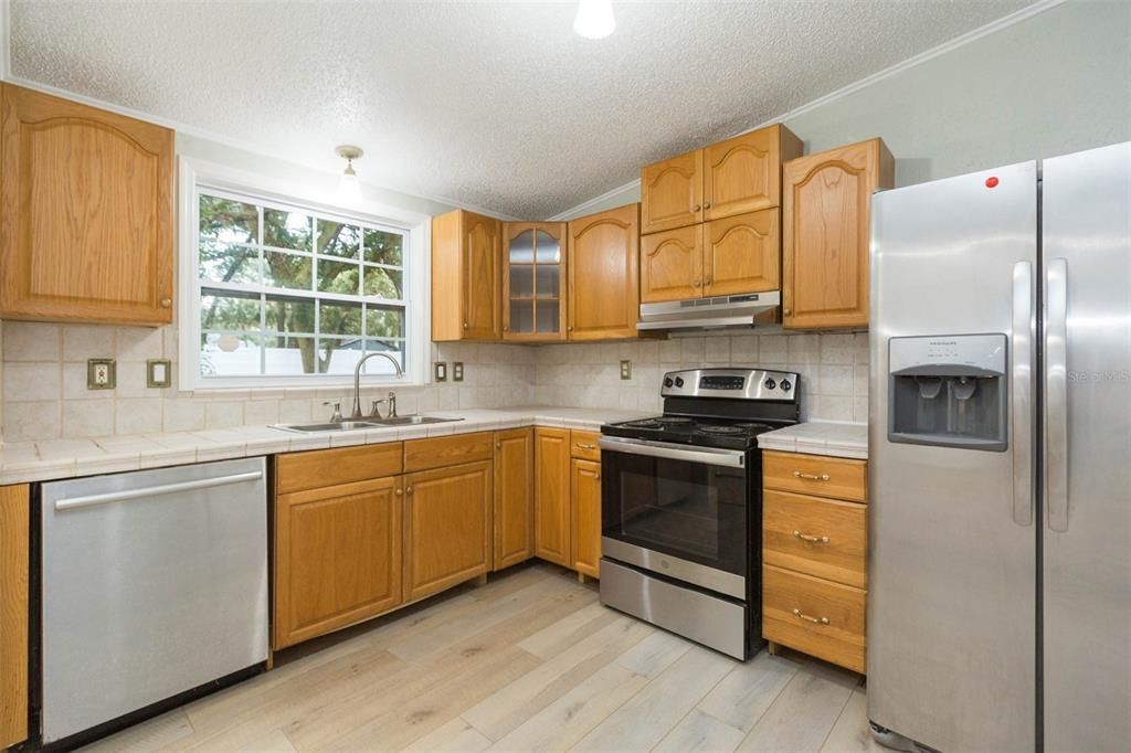 For Sale: $249,900 (3 beds, 2 baths, 1568 Square Feet)