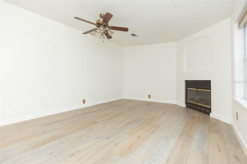 For Sale: $249,900 (3 beds, 2 baths, 1568 Square Feet)