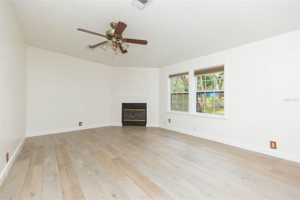 For Sale: $249,900 (3 beds, 2 baths, 1568 Square Feet)