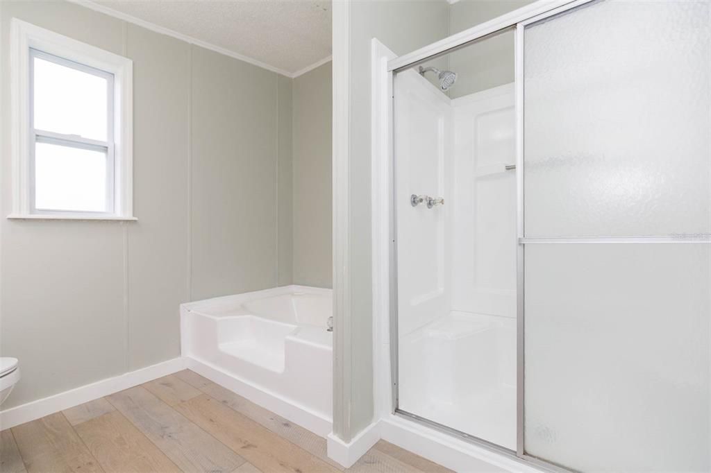 For Sale: $249,900 (3 beds, 2 baths, 1568 Square Feet)